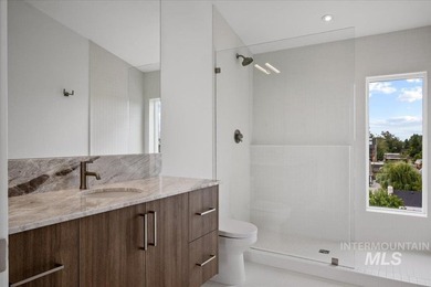This exceptionally low-maintenance home is situated in Casino - photo 38