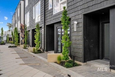 This exceptionally low-maintenance home is situated in Casino - photo 40