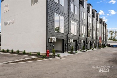 This exceptionally low-maintenance home is situated in Casino - photo 42