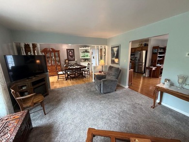 Beautifully updated 3-bedroom ranch w/approx. 130 ft of Pigeon - photo 7