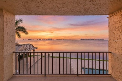 Welcome to Camelot Oaks, one of Clearwater's best-kept secrets - photo 3