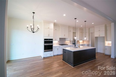 Discover timeless elegance in the Tiburon plan, offering 5 - photo 9