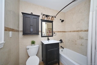 Beautifully maintained detached Colonial in sought-after Bayside - photo 14