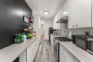 Opportunity knocks in the Pelham Bay section of the Bronx! This - photo 8
