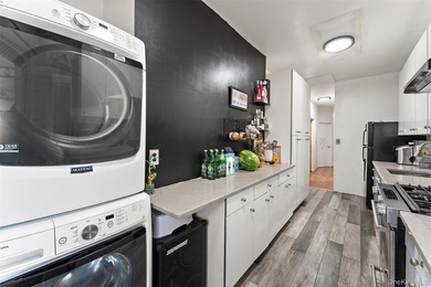 Opportunity knocks in the Pelham Bay section of the Bronx! This - photo 9