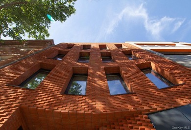 Residence 1 at 76 North 8th Street is a one-of-a-kind garden - photo 4