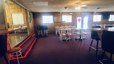 Just in time for summer, this turnkey 2993 sq ft restaurant with - photo 2