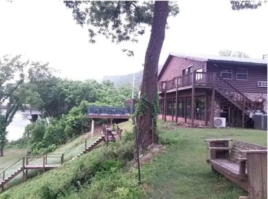 Resort located on renowned trout fishing White River in the - photo 3