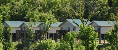 Resort located on renowned trout fishing White River in the - photo 10