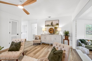 Rare Mid-Century Modern Retreat - Walking Distance to the Beach! - photo 11