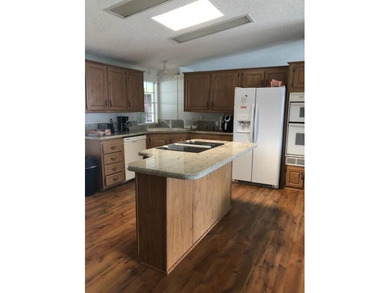 Immaculate and in great condition home on a beautiful lot in the - photo 12