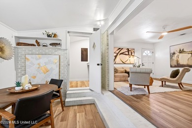 Rare Mid-Century Modern Retreat - Walking Distance to the Beach! - photo 13