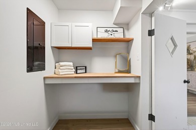 Rare Mid-Century Modern Retreat - Walking Distance to the Beach! - photo 15