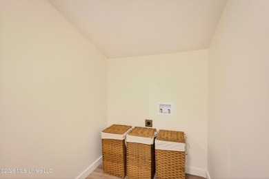Rare Mid-Century Modern Retreat - Walking Distance to the Beach! - photo 16