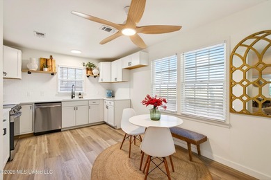 Rare Mid-Century Modern Retreat - Walking Distance to the Beach! - photo 17