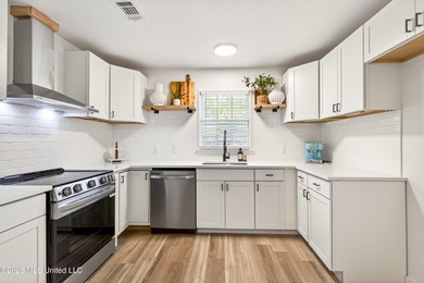 Rare Mid-Century Modern Retreat - Walking Distance to the Beach! - photo 18