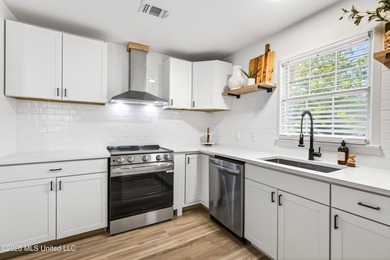 Rare Mid-Century Modern Retreat - Walking Distance to the Beach! - photo 19