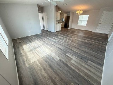 Welcome to this beautifully maintained 2-bedroom, 2-bathroom - photo 19