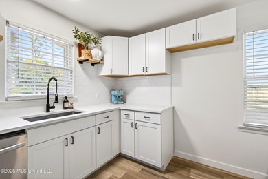 Rare Mid-Century Modern Retreat - Walking Distance to the Beach! - photo 20