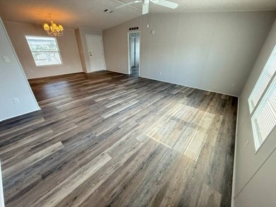 Welcome to this beautifully maintained 2-bedroom, 2-bathroom - photo 20
