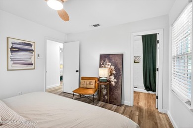 Rare Mid-Century Modern Retreat - Walking Distance to the Beach! - photo 23