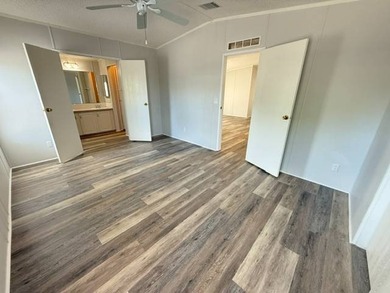 Welcome to this beautifully maintained 2-bedroom, 2-bathroom - photo 23