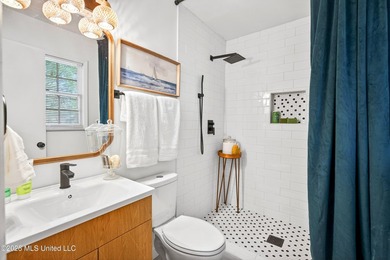 Rare Mid-Century Modern Retreat - Walking Distance to the Beach! - photo 24