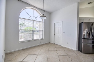 Manicured landscaping and soaring vaulted ceilings welcome you - photo 4