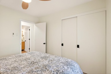 Rare Mid-Century Modern Retreat - Walking Distance to the Beach! - photo 27