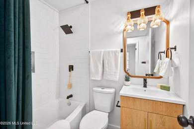 Rare Mid-Century Modern Retreat - Walking Distance to the Beach! - photo 28