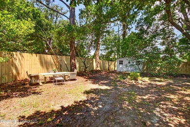 Rare Mid-Century Modern Retreat - Walking Distance to the Beach! - photo 31