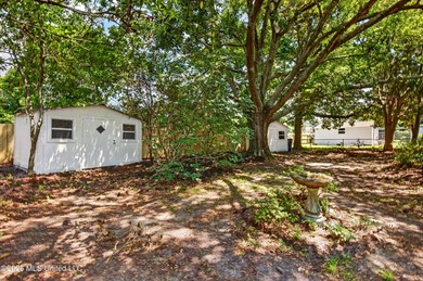 Rare Mid-Century Modern Retreat - Walking Distance to the Beach! - photo 32