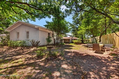 Rare Mid-Century Modern Retreat - Walking Distance to the Beach! - photo 33