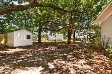 Rare Mid-Century Modern Retreat - Walking Distance to the Beach! - photo 34