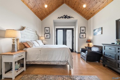 Experience breathtaking panoramic views of Weiss Lake and - photo 34