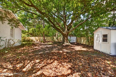 Rare Mid-Century Modern Retreat - Walking Distance to the Beach! - photo 35