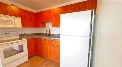 Spacious 2-bedroom, 1-bath apartment located in the heart of - photo 3
