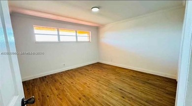 Spacious 2-bedroom, 1-bath apartment located in the heart of - photo 4