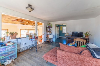 Welcome to this inviting 3-bedroom, 1-bathroom ranch-style home - photo 3