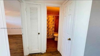 Spacious 2-bedroom, 1-bath apartment located in the heart of - photo 8