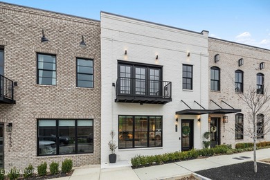 Fort Loudoun Lake Home For Sale in Knoxville Tennessee