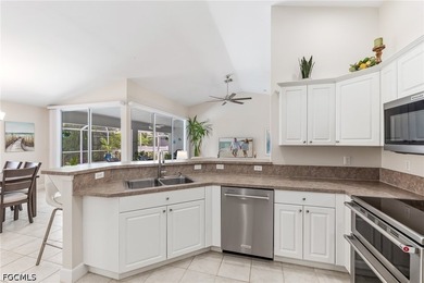 Welcome home to this gorgeous 3-bedroom + den, 2-bath residence - photo 7