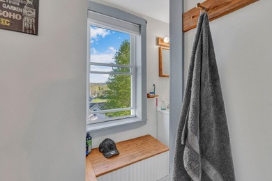 Seller offering 5K closing credit. Perfect opportunity to live - photo 32