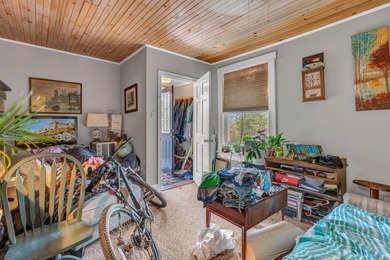 Seller offering 5K closing credit. Perfect opportunity to live - photo 39