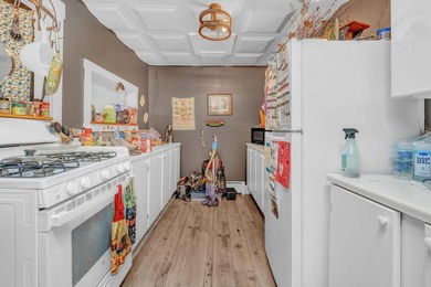 Seller offering 5K closing credit. Perfect opportunity to live - photo 40