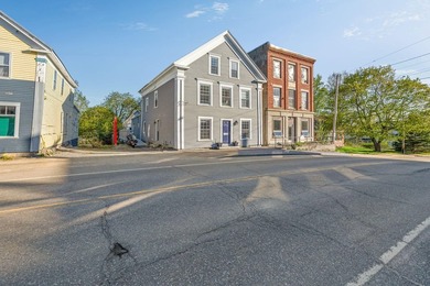 Seller offering 5K closing credit. Perfect opportunity to live - photo 50