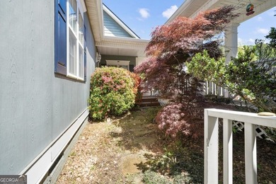 STUDIO APARTMENT ABOVE THE GARAGE. This is the kind of home that - photo 6