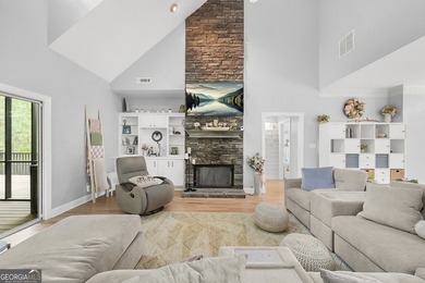 STUDIO APARTMENT ABOVE THE GARAGE. This is the kind of home that - photo 9