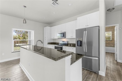 Waterfront living awaits at 1111 SW 5th Terrace, Cape Coral! - photo 7