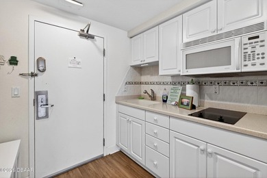 Brand new to the market and never rented, this turnkey, fully - photo 10